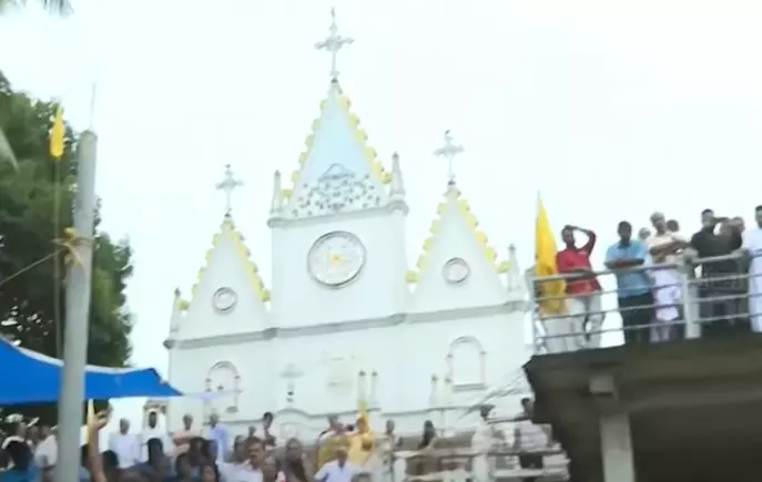 Orthodox-Jacobean church dispute: Move to enforce judgment in Mazhuvannoor church, latest news malayalam ഓർത്തഡോക്സ്-യാക്കോബായ പള്ളിത്തർക്കം: മഴുവന്നൂർ പള്ളിയിൽ വിധി നടപ്പാക്കാൻ നീക്കം Orthodox-Jacobean church dispute: Move to enforce judgment in Mazhuvannoor church, latest news malayalam ഓർത്തഡോക്സ്-യാക്കോബായ പള്ളിത്തർക്കം: മഴുവന്നൂർ പള്ളിയിൽ വിധി നടപ്പാക്കാൻ നീക്കം