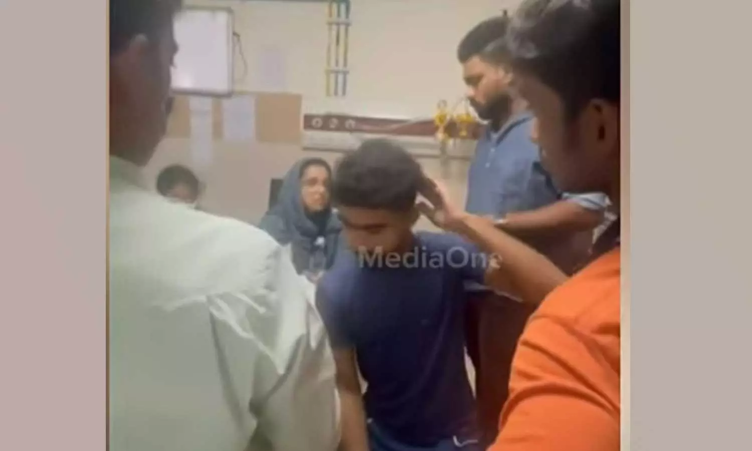 ജോലി പരസ്യം കണ്ട് ചെന്നൈയിലെത്തിയവരെ കെട്ടിയിട്ട് മർദിച്ചെന്ന് പരാതി ജോലി പരസ്യം കണ്ട് ചെന്നൈയിലെത്തിയവരെ കെട്ടിയിട്ട് മർദിച്ചെന്ന് പരാതി