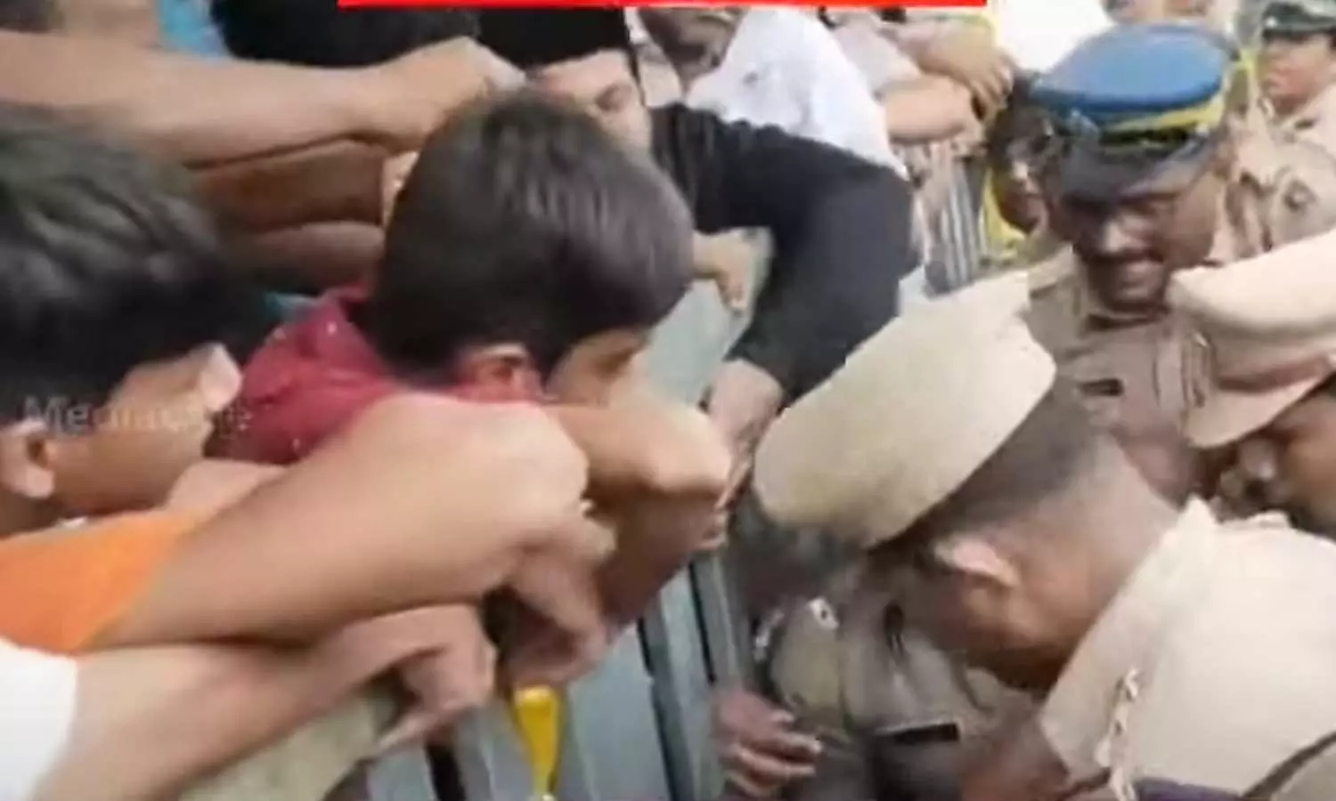 protest at Mazhuvannur St. Thomas Church protest at Mazhuvannur St. Thomas Church