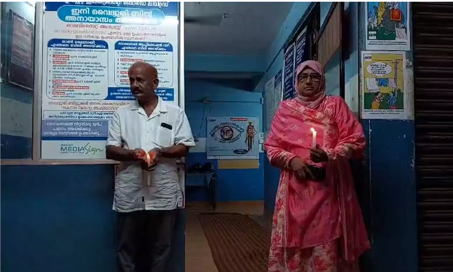 കെ.എസ്.ഇ.ബി ഓഫീസ് ആക്രമണം: പ്രതികളുടെ വീട്ടിലെ വൈദ്യുതി വിച്ഛേദിച്ചതിനെതിരെ പ്രതിഷേധം കെ.എസ്.ഇ.ബി ഓഫീസ് ആക്രമണം: പ്രതികളുടെ വീട്ടിലെ വൈദ്യുതി വിച്ഛേദിച്ചതിനെതിരെ പ്രതിഷേധം