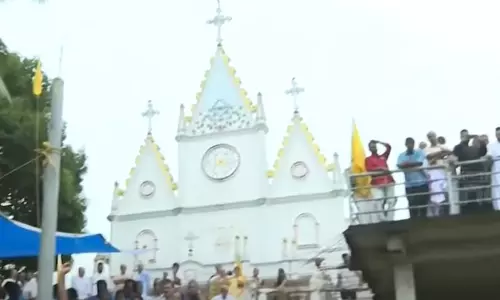 Orthodox-Jacobean church dispute: Move to enforce judgment in Mazhuvannoor church, latest news malayalam ഓർത്തഡോക്‌സ്-യാക്കോബായ പള്ളിത്തർക്കം: മഴുവന്നൂർ പള്ളിയിൽ വിധി നടപ്പാക്കാൻ നീക്കം