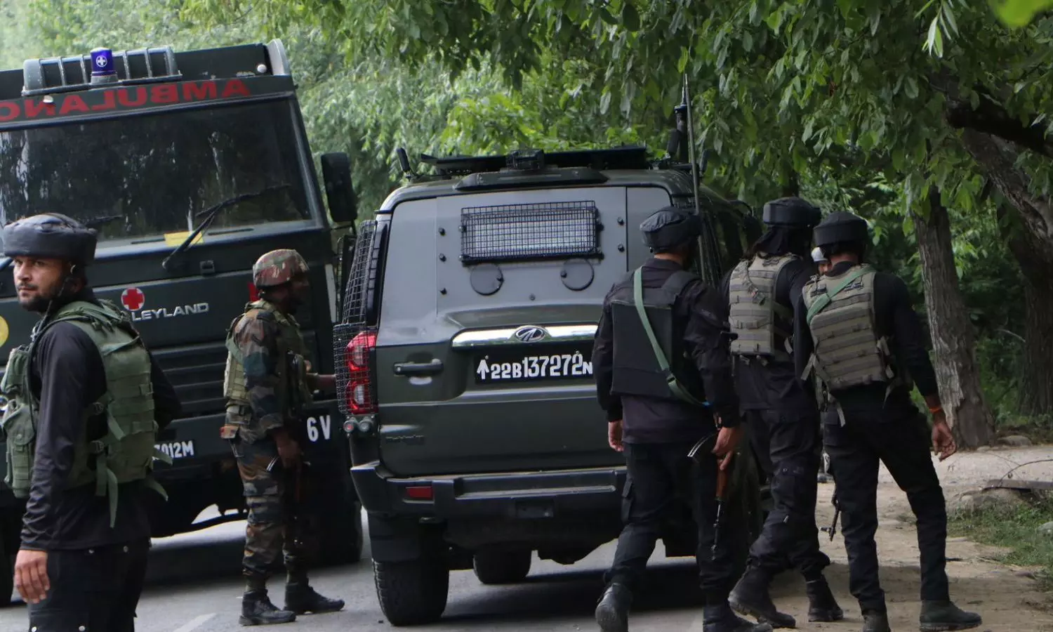 കുൽഗാമിലെ ഏറ്റുമുട്ടലിൽ രണ്ട് ജവാൻമാർക്ക് വീരമൃത്യു; ആറ് ഭീകരവാദികളെ സൈന്യം വധിച്ചു കുൽഗാമിലെ ഏറ്റുമുട്ടലിൽ രണ്ട് ജവാൻമാർക്ക് വീരമൃത്യു; ആറ് ഭീകരവാദികളെ സൈന്യം വധിച്ചു