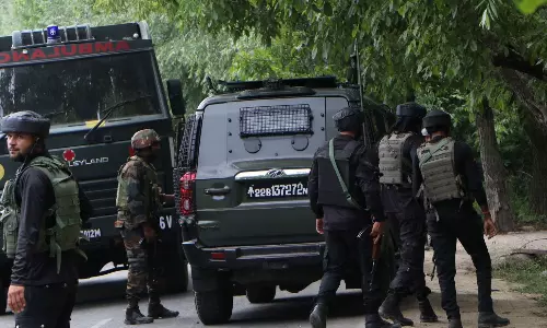 കുൽഗാമിലെ ഏറ്റുമുട്ടലിൽ രണ്ട് ജവാൻമാർക്ക് വീരമൃത്യു; ആറ് ഭീകരവാദികളെ സൈന്യം വധിച്ചു കുൽഗാമിലെ ഏറ്റുമുട്ടലിൽ രണ്ട് ജവാൻമാർക്ക് വീരമൃത്യു; ആറ് ഭീകരവാദികളെ സൈന്യം വധിച്ചു