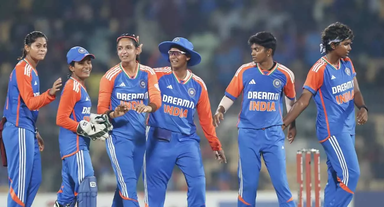 ദക്ഷിണാഫ്രിക്കയെ 10 വിക്കറ്റിന് തകർത്ത് ഇന്ത്യൻ വനിതകൾ; പരമ്പര സമനിലയിൽ