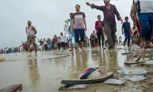 Hathras Stampede,suspension,Bhole Baba,satsang,latest national news, ഹാഥ്റസ് ദുരന്തം,ഭോലെ ബാബ,യുപി ആള്‍ക്കൂട്ടദുരന്തം,