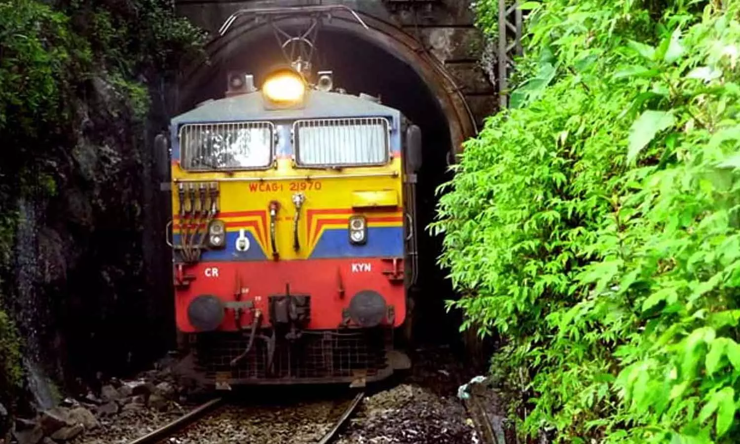 Traffic on the Konkan Railway route has been restored Traffic on the Konkan Railway route has been restored