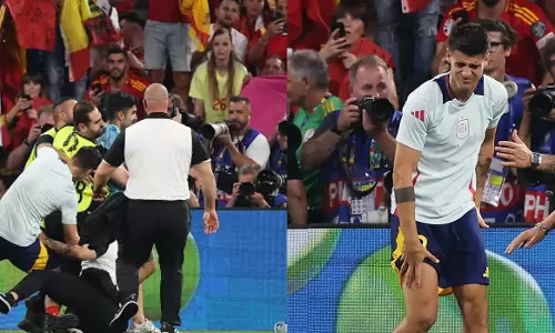 വിജയാഘോഷത്തിനിടെ മൊറാട്ടക്ക് കിട്ടിയത് എട്ടിന്റെ പണി,ഫൈനലിന് മുൻപേ സ്‌പെയിന് ആശങ്ക -വീഡിയോ