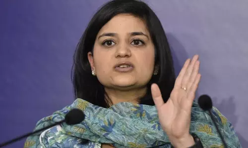 Received message on phone; Mehbooba Muftis daughter accused of stealing Pegasus,iltija mufti,latest news,ഫോണിൽ സന്ദേശം ലഭിച്ചു; പെഗാസസ് ചോർത്തൽ ആരോപിച്ച് മെഹബൂബ മുഫ്തിയുടെ മകൾ