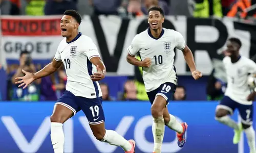 വലകുലുക്കി പകരക്കാരൻ വാട്കിൻസ്; ഡച്ച് പടയെ തകർത്ത് ഇംഗ്ലണ്ട് യൂറോ കപ്പ് ഫൈനലിൽ