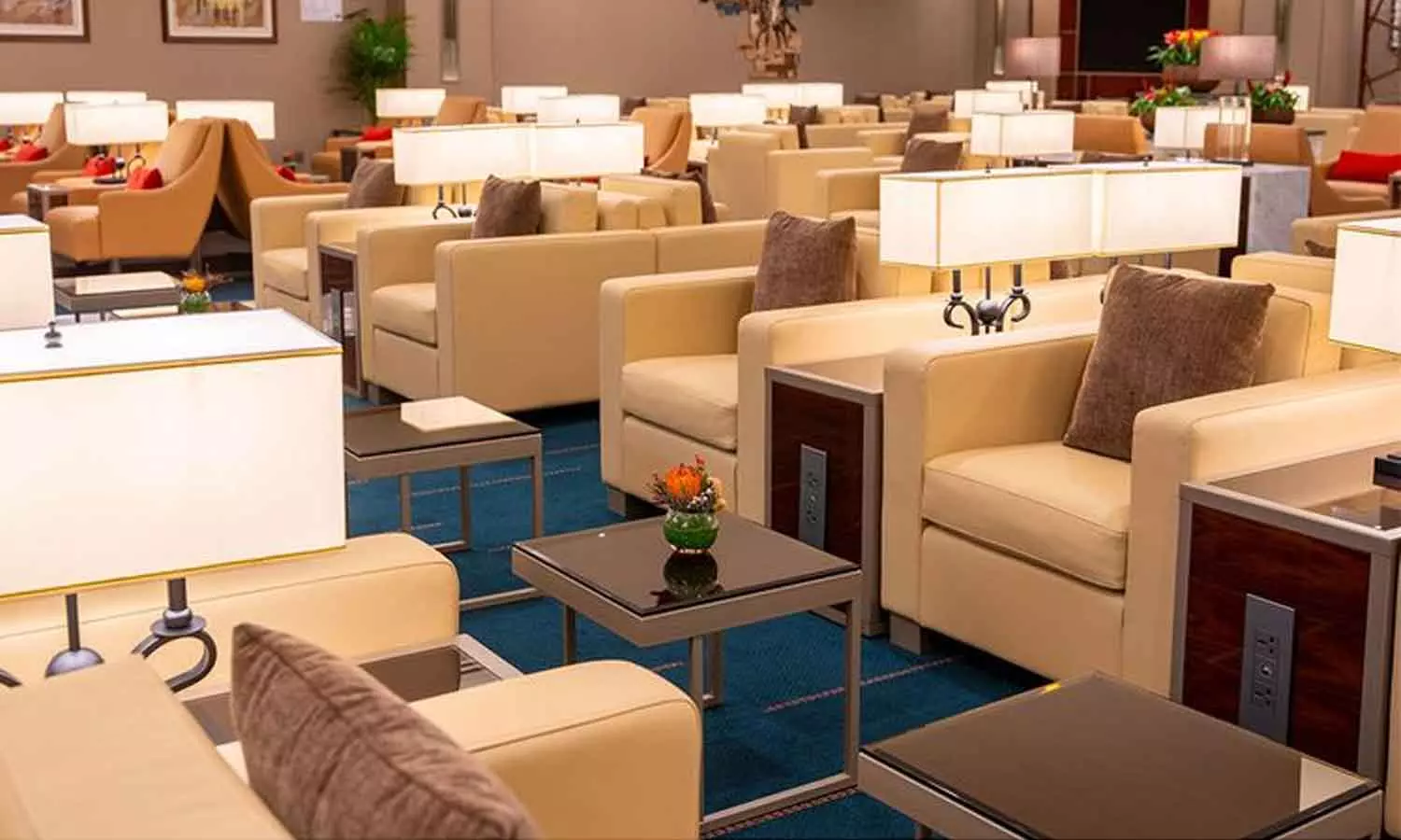 ജിദ്ദ എയർപോർട്ടിൽ സ്പെഷ്യൽ ലോഞ്ച് തുറന്ന് എമിറേറ്റ്സ് വിമാന കമ്പനി ജിദ്ദ എയർപോർട്ടിൽ സ്പെഷ്യൽ ലോഞ്ച് തുറന്ന് എമിറേറ്റ്സ് വിമാന കമ്പനി