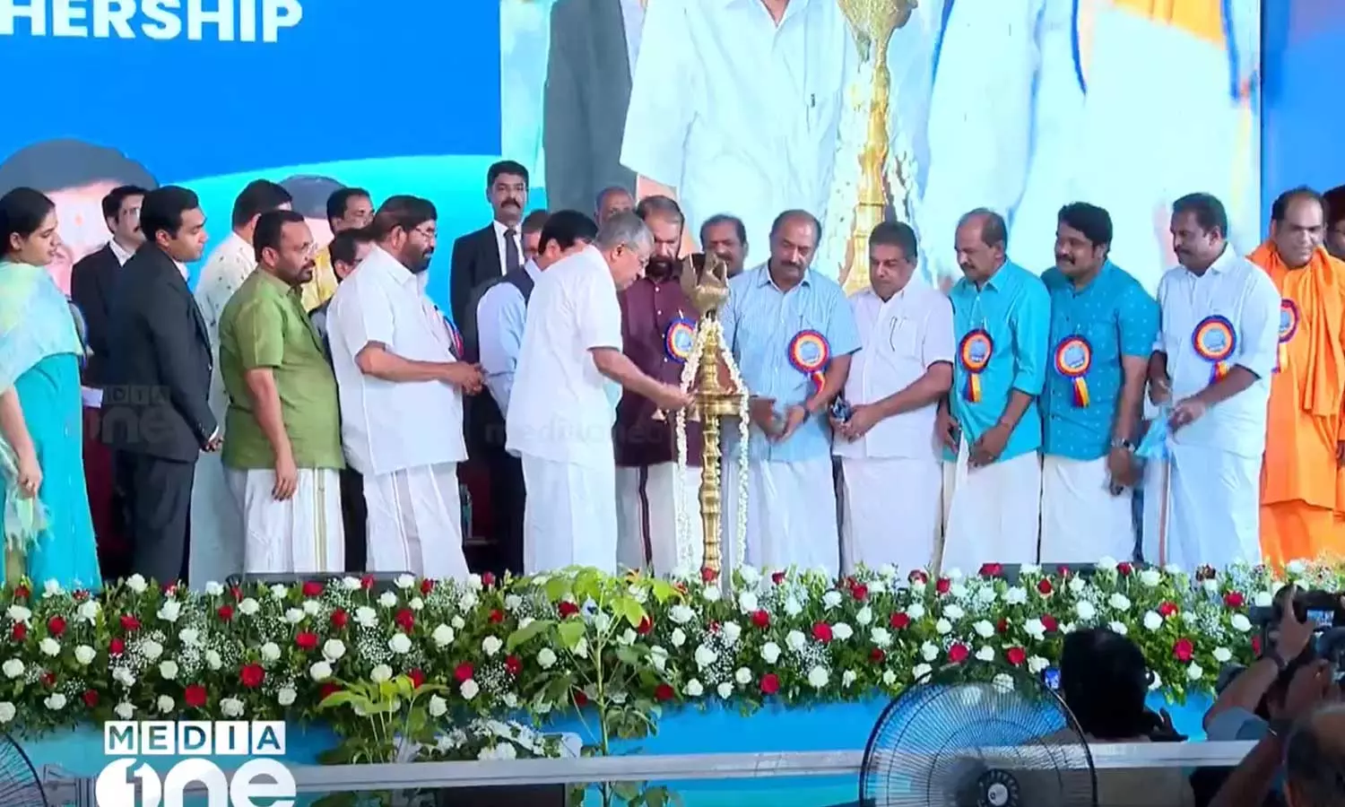 സ്വപ്നതീരത്ത് വിഴിഞ്ഞം; തുറമുഖം ട്രയല് റണ്ണിന് തുടക്കം സ്വപ്നതീരത്ത് വിഴിഞ്ഞം; തുറമുഖം ട്രയല് റണ്ണിന് തുടക്കം