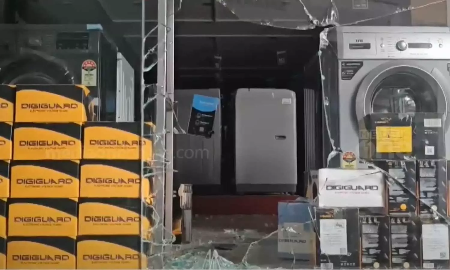 Massive robbery took place in shops near Thamarassery police station