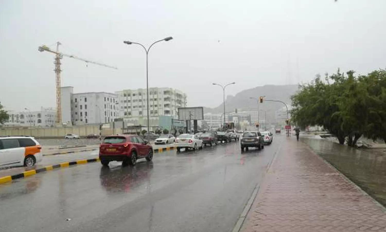 ഒമാന്റെ വിവധ പ്രദേശങ്ങളിൽ ഇന്ന് ഒറ്റപ്പെട്ട മഴയ്ക്ക് സാധ്യത ഒമാന്റെ വിവധ പ്രദേശങ്ങളിൽ ഇന്ന് ഒറ്റപ്പെട്ട മഴയ്ക്ക് സാധ്യത