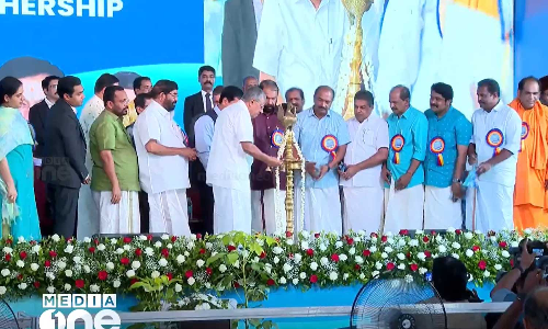 സ്വപ്നതീരത്ത് വിഴിഞ്ഞം; തുറമുഖം ട്രയല് റണ്ണിന് തുടക്കം സ്വപ്നതീരത്ത് വിഴിഞ്ഞം; തുറമുഖം ട്രയല് റണ്ണിന് തുടക്കം