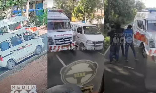 ouths stop ambulance carrying patient to Vandanam medical college