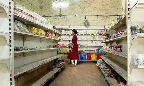 All that is left is rice and coconut oil: empty supply,latest newsഅവശേഷിക്കുന്നത് അരിയും വെളിച്ചണ്ണയും മാത്രം: കാലിയായി സപ്ലൈകോ