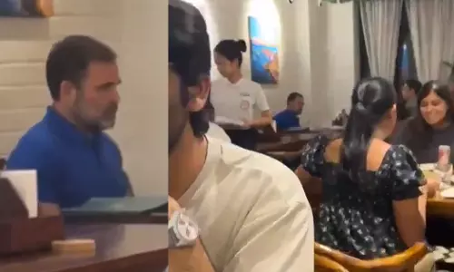 ഈ മനുഷ്യൻ വേറെ ലെവൽ; നേതാക്കളെല്ലാം അംബാനി കല്യാണത്തിൽ- ഡൽഹിയിലെ ലോക്കൽ സ്‌റ്റോറിൽ പിസ കാത്ത് രാഹുൽ