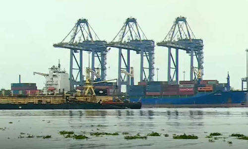 വർഷം മുഴുവൻ ഡ്രഡ്ജിങ്, എന്നിട്ടും വലിയ കപ്പലുകൾ എത്തുന്നില്ല; വല്ലാർപാടത്ത് വല്ലാത്ത സ്ഥിതി