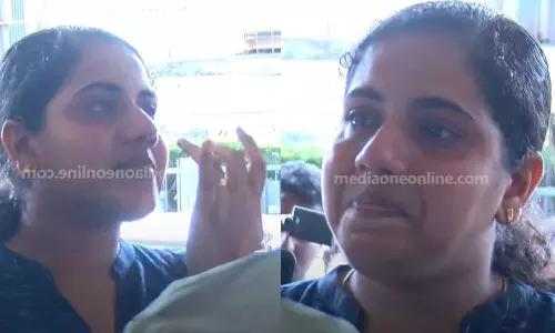 Mayor Arya Rajendran weeps over Joeys death