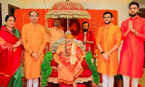 ഉദ്ദവ് ചതിക്കപ്പെട്ടു; വീണ്ടും മുഖ്യമന്ത്രിയാകുന്നതു വരെ ആ വേദന തീരില്ല; പിന്തുണയുമായി ശങ്കരാചാര്യര്‍ അവിമുക്തേശ്വരാനന്ദ