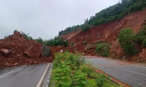 Landslides in Karnataka: Seven dead, including five members of a family,latest newsകർണാടകയിൽ മണ്ണിടിച്ചിൽ: ഒരു കുടുംബത്തിലെ അഞ്ച് പേരടക്കം ഏഴ് പേർ മരിച്ചു