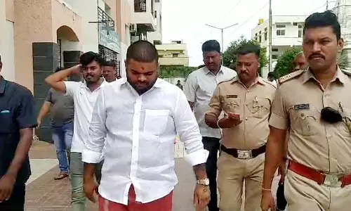 സർക്കാർ പദ്ധതിയിലെ 2.6 കോടി രൂപയുടെ അരി മോഷണം പോയി; ബി.ജെ.പി നേതാവ് അറസ്റ്റിൽ സർക്കാർ പദ്ധതിയിലെ 2.6 കോടി രൂപയുടെ അരി മോഷണം പോയി; ബി.ജെ.പി നേതാവ് അറസ്റ്റിൽ