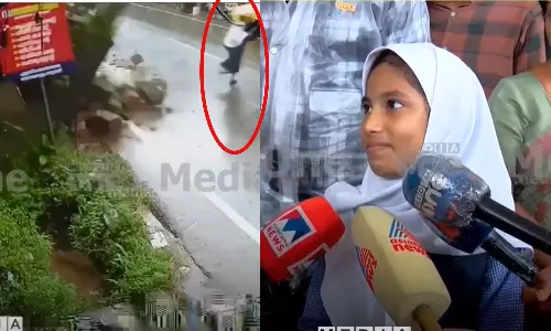 മതിലിടിയുന്നത് വീഡിയോയിലെല്ലാം കണ്ടിട്ടുണ്ട്..അതുകൊണ്ട് ഒച്ചകേട്ടപ്പോഴേ ഓടി; കണ്ണൂരിൽ മതിലിടിഞ്ഞു വീണു, വിദ്യാർഥികൾ രക്ഷപ്പെട്ടത് തലനാരിഴക്ക്