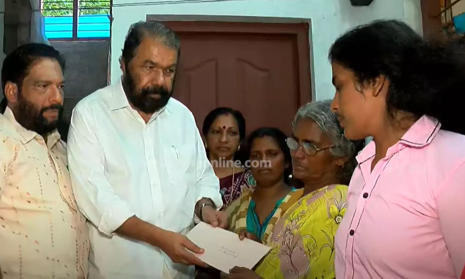 ജോയിയുടെ അമ്മക്ക് സർക്കാർ ധനസഹായം കൈമാറി; കുടുംബത്തിന് വീട് വെച്ച് നൽകും