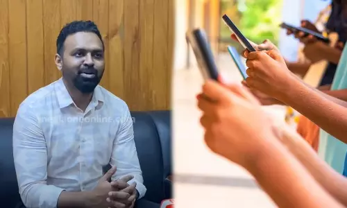 മഴ അവധി നൽകിയില്ല; പത്തനംതിട്ട ജില്ലാ കലക്ടർക്ക് കുട്ടികളുടെ അസഭ്യവർഷവും ആത്മഹത്യാ ഭീഷണി സന്ദേശവും