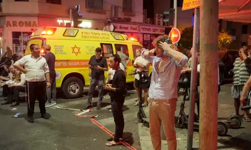 ഇസ്രായേലിനെ ഞെട്ടിച്ച് തെല് അവീവില് ഹൂതികളുടെ ഡ്രോണ് ആക്രണം: ഒരാള് കൊല്ലപ്പെട്ടു ഇസ്രായേലിനെ ഞെട്ടിച്ച് തെല് അവീവില് ഹൂതികളുടെ ഡ്രോണ് ആക്രണം: ഒരാള് കൊല്ലപ്പെട്ടു