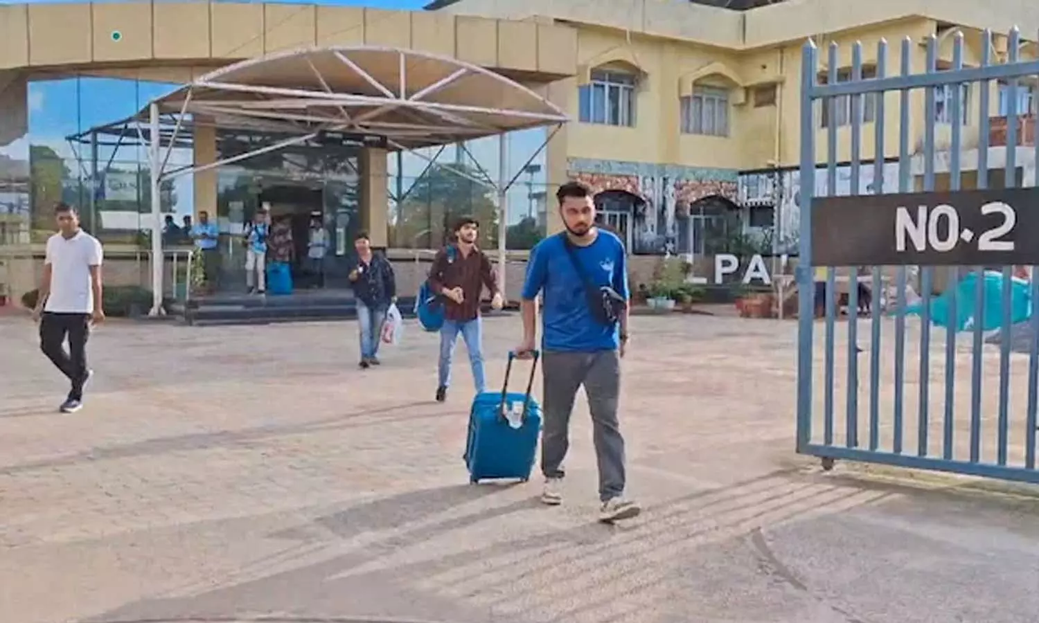 ബംഗ്ലാദേശിൽ സംഘർഷം വ്യാപിക്കുന്നു; 300 ഓളം വിദ്യാർഥികൾ ഇന്ത്യയിലേക്ക് മടങ്ങി