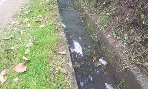 Mayor instructs to take action against the textile firm that dumped waste in the drain in Thiruvananthapuram