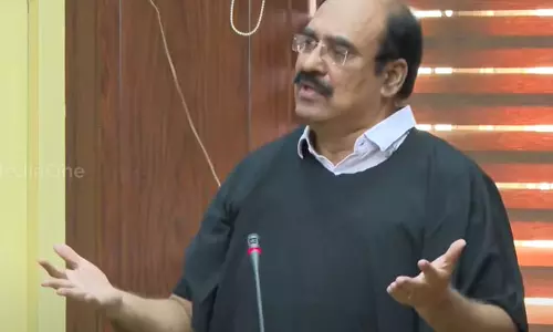 കറുത്ത ഗൗൺ അണിഞ്ഞെത്തി; തൃശൂർ മേയർക്കെതിരെ പ്രതിഷേധം