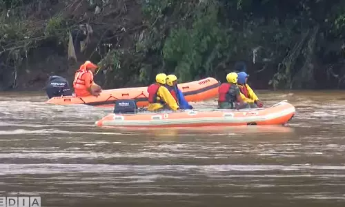 Angola Landslide: Kaiyakale Arjun; Rain blocking the way, latest news അങ്കോല മണ്ണിടിച്ചിൽ: കൈയകലെ അർജുൻ; വഴിമുടക്കി മഴ