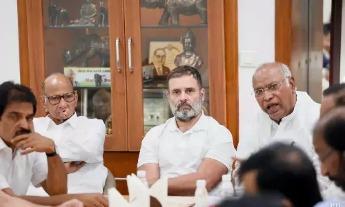 ബജറ്റ് വിവേചനപരം; പാർലമെന്റ് കവാടത്തിൽ ​പ്രതിഷേധവുമായി ഇൻഡ്യാ മുന്നണി