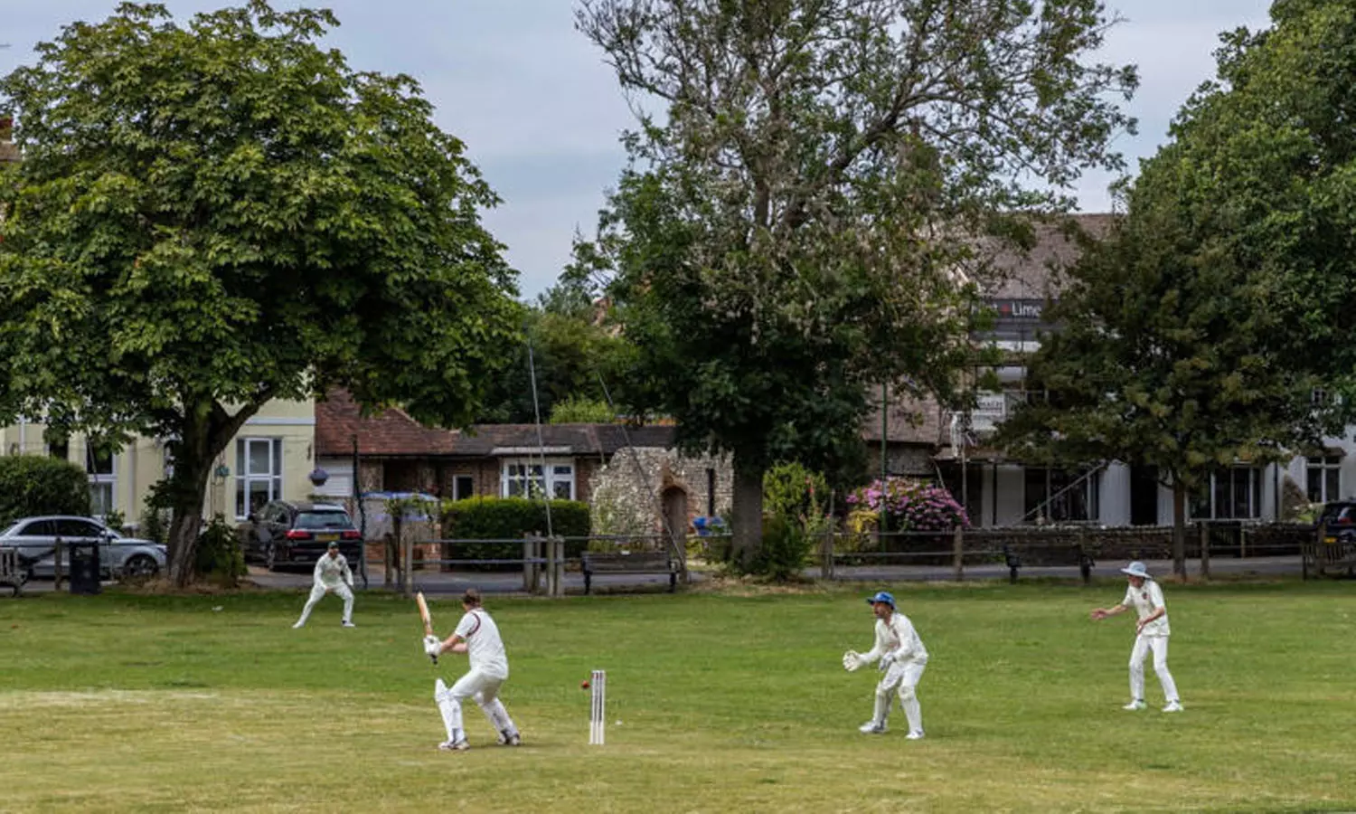 സിക്സറിന് വിലക്കേര്‍പ്പെടുത്തി ഇംഗ്ലീഷ് ക്ലബ്ബ്! കാരണമിതാണ്
