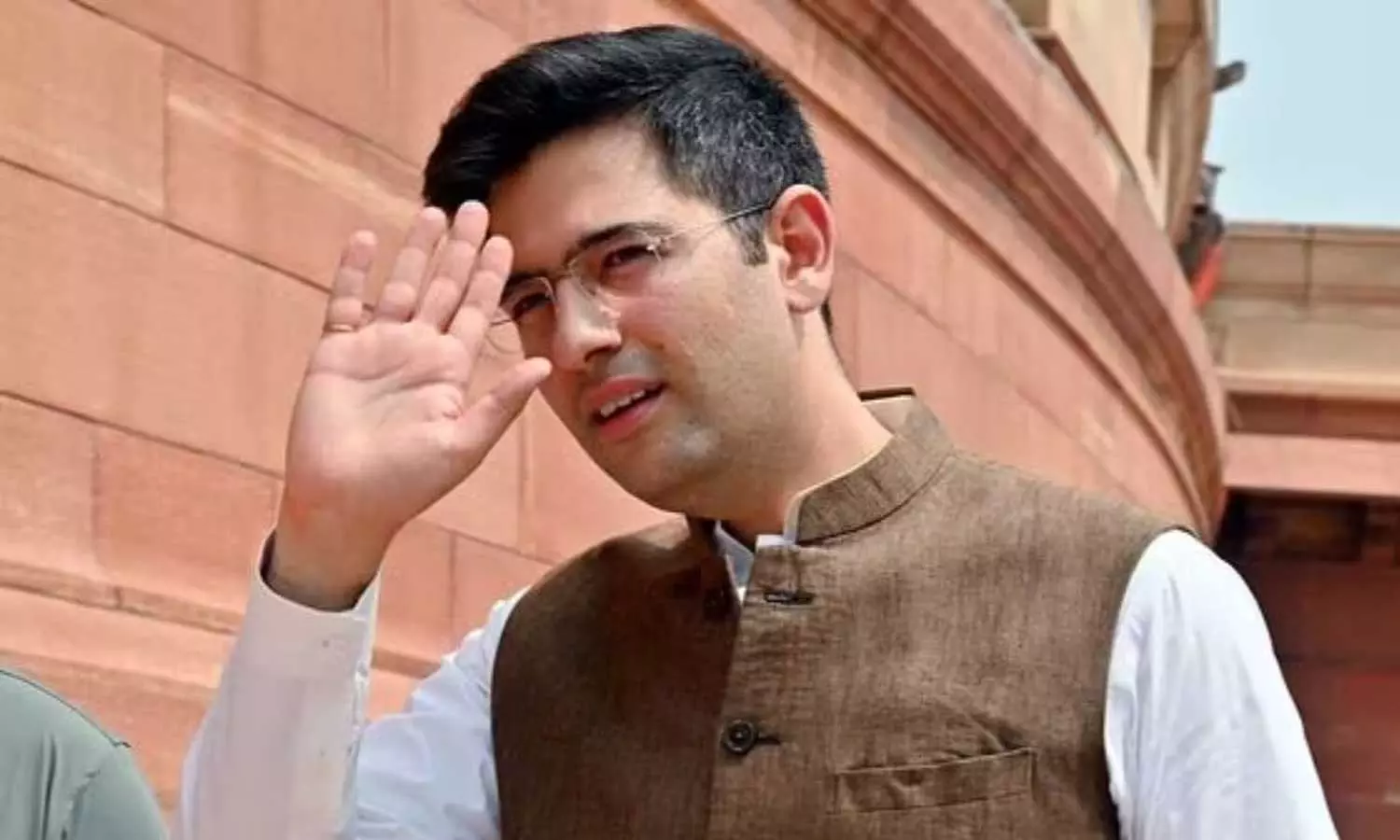 നികുതി അടക്കുന്നത് ഇംഗ്ലണ്ടിലേതു പോലെ, സേവനമോ സൊമാലിയക്ക് സമാനം: കേന്ദ്ര ബജറ്റിനെ വിമര്‍ശിച്ച് രാഘവ് ഛദ്ദ