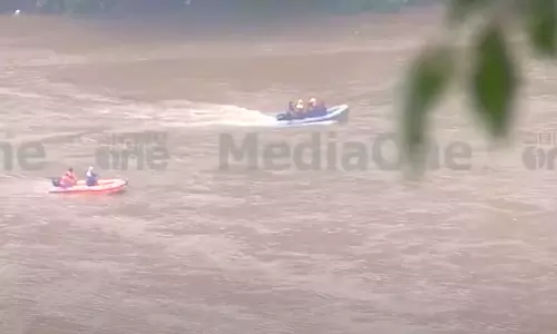 അര്‍ജുനെ തേടി ആഴങ്ങളിലേക്ക്; നാവികസേനയുടെ മുങ്ങൽ വിദ​ഗ്ധർ ​ഗം​ഗാവലി പുഴയിൽ