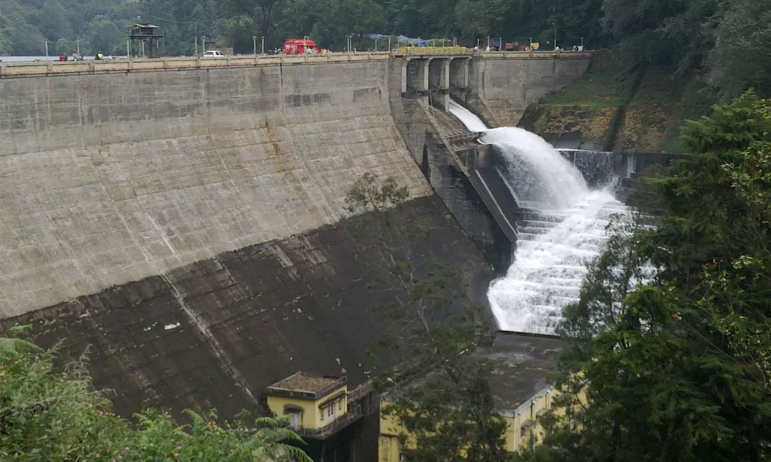 മാട്ടുപ്പെട്ടി ഡാം തുറന്നു; ജാഗ്രത നിർദേശം മാട്ടുപ്പെട്ടി ഡാം തുറന്നു; ജാഗ്രത നിർദേശം