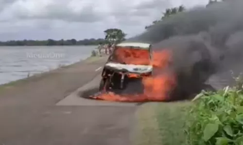 കാറിന് തീപിടിച്ച് വെന്തു മരിച്ചവർ ദമ്പതികൾ; ആത്മഹത്യയെന്ന് നി​ഗമനം