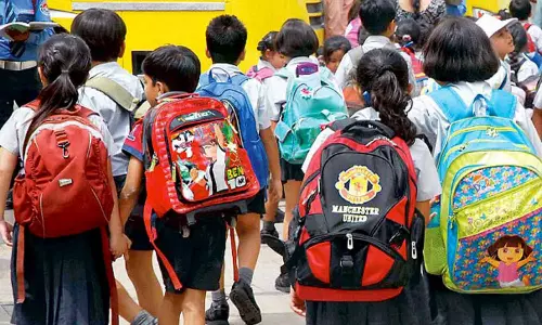 will reduce the weight of school bags says minister v sivankutty