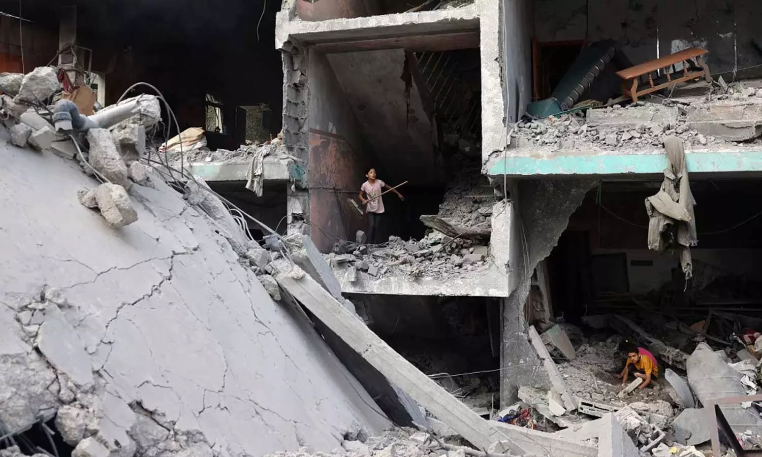 92,000 പേരാണ് മരിച്ചത്, നിശബ്ദത വെടിയണം;ബൈഡനും  കമലാ ഹാരിസിനും ഗസയിലുണ്ടായിരുന്ന അമേരിക്കൻ ഡോക്ടർമാരുടെ കരളലിയിപ്പിക്കുന്ന കത്ത്