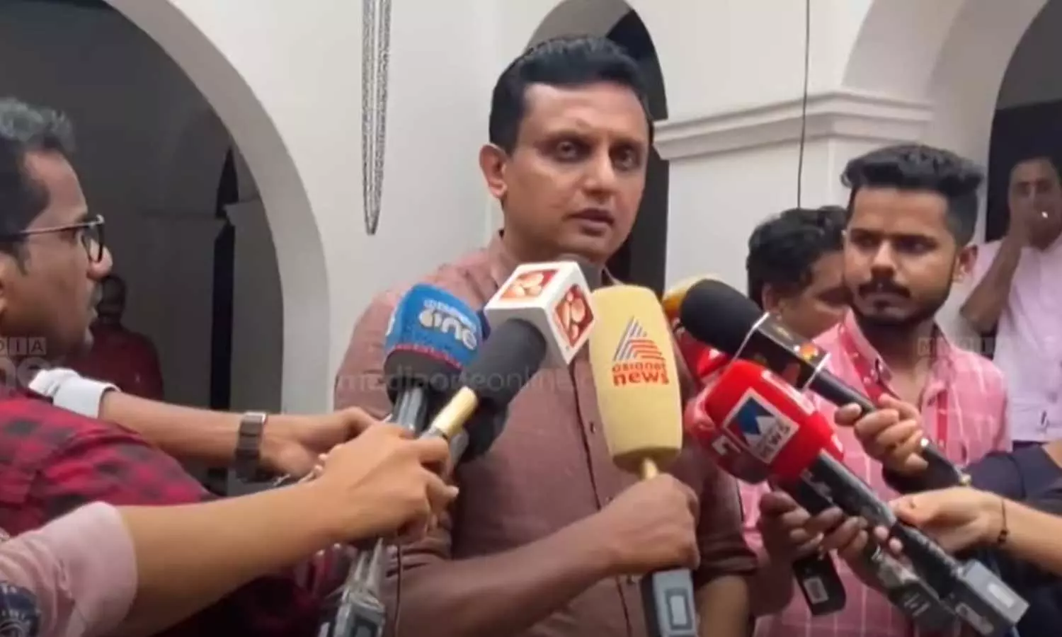 അർജുനായുള്ള തിരച്ചിൽ അവസാനിപ്പിക്കുന്നത് ദൗർഭാഗ്യകരം; സാധ്യതകൾ ഉപയോഗിച്ചില്ലെന്ന് മന്ത്രി റിയാസ് അർജുനായുള്ള തിരച്ചിൽ അവസാനിപ്പിക്കുന്നത് ദൗർഭാഗ്യകരം; സാധ്യതകൾ ഉപയോഗിച്ചില്ലെന്ന് മന്ത്രി റിയാസ്