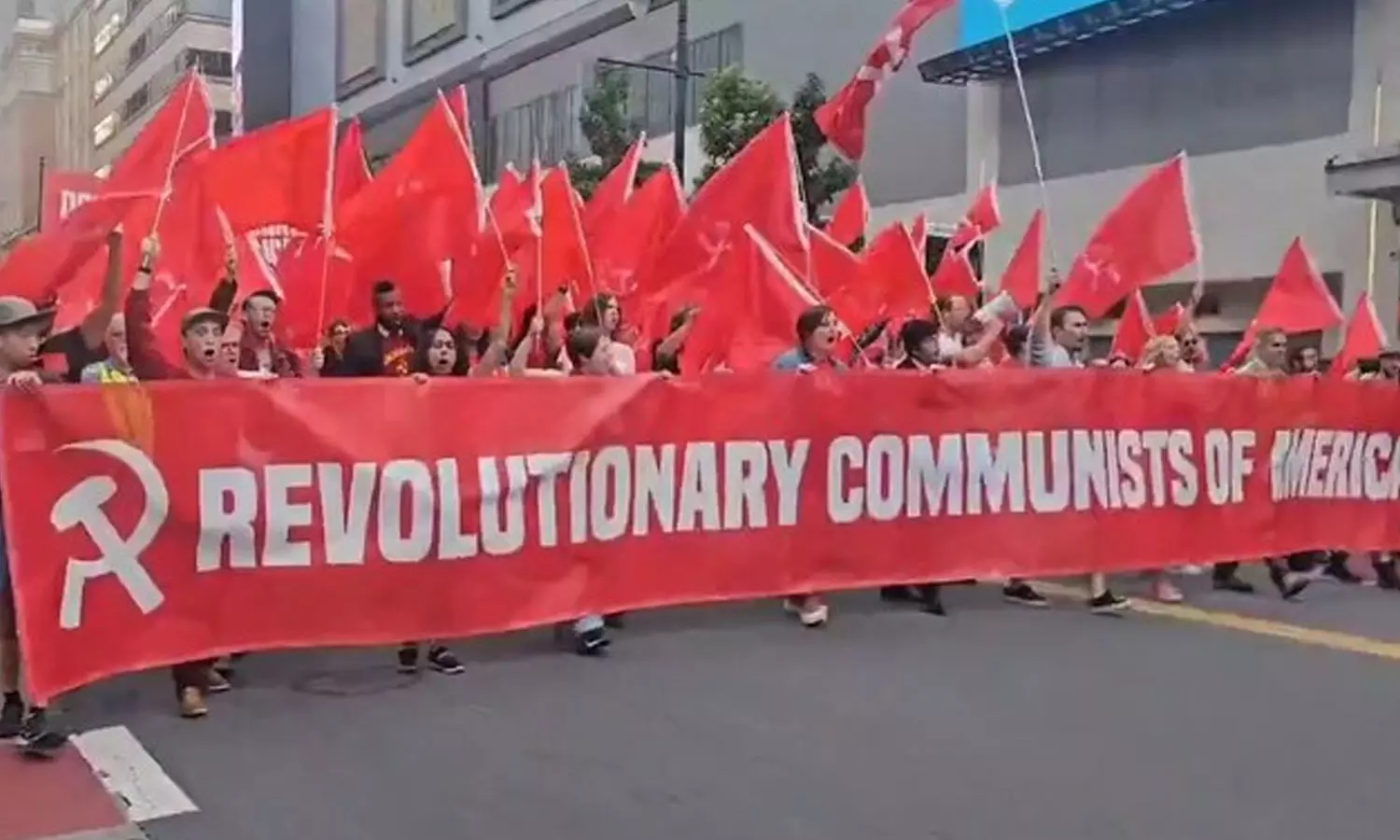 അമേരിക്കയിൽ കമ്യൂണിസ്റ്റുകാരുടെ കൂറ്റൻ മാർച്ച്; ആശ്ചര്യപ്പെട്ട് ഇലോൺ മസ്ക്