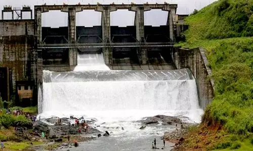 Perum rains: Banasurasagar dam to open tomorrow, Kakkayam dam on orange alert, latest news malayalam പെരും മഴ: ബാണാസുരസാഗർ അണക്കെട്ട് നാളെ തുറക്കും, കക്കയം ഡാമിൽ ഓറഞ്ച് അലർട്ട്