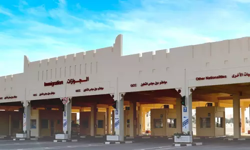 പഴയ ബസുകൾക്കും ടാക്‌സികൾക്കും അബൂസംറ അതിർത്തി കടക്കാനാവില്ല; നിയന്ത്രണവുമായി ഖത്തർ ആഭ്യന്തര മന്ത്രാലയം