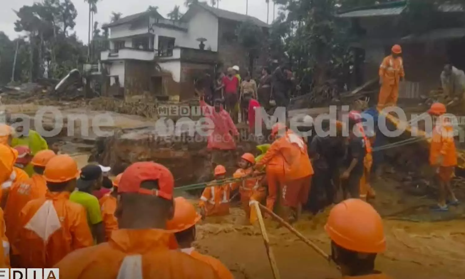 Death toll rises in Mundakkai landslidesm, as 15 dead bodies found from different parts Death toll rises in Mundakkai landslidesm, as 15 dead bodies found from different parts