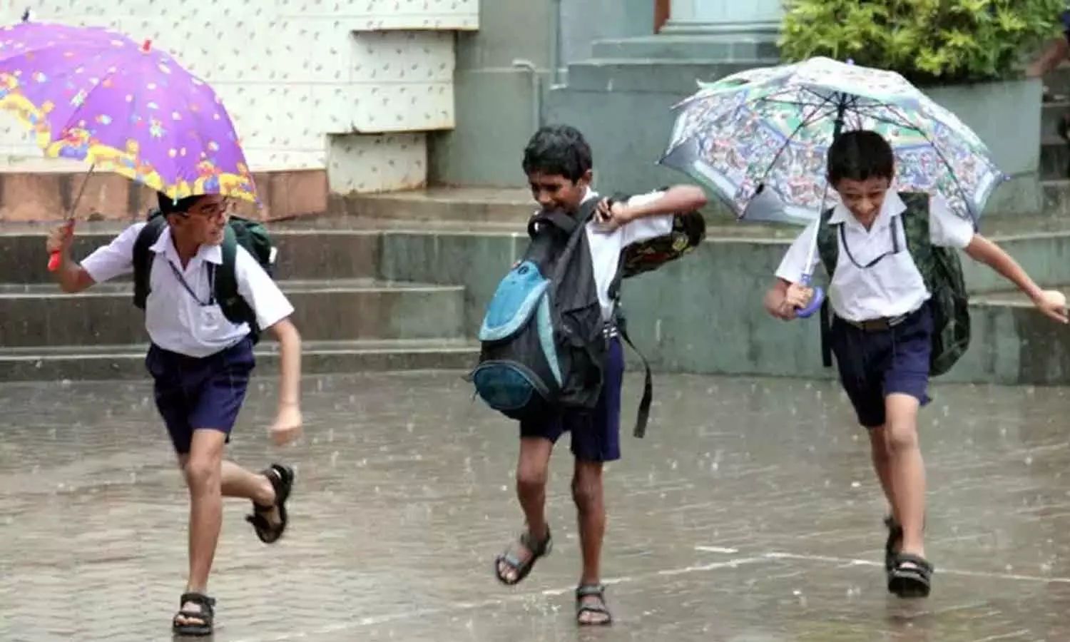 Heavy rains: Holiday for educational institutions in nine districts tomorrow, latest news malayalam അതിതീവ്ര മഴ: ഒമ്പത് ജില്ലകളിലെ വിദ്യാഭ്യാസ സ്ഥാപനങ്ങൾ‍ക്ക് നാളെ അവധി