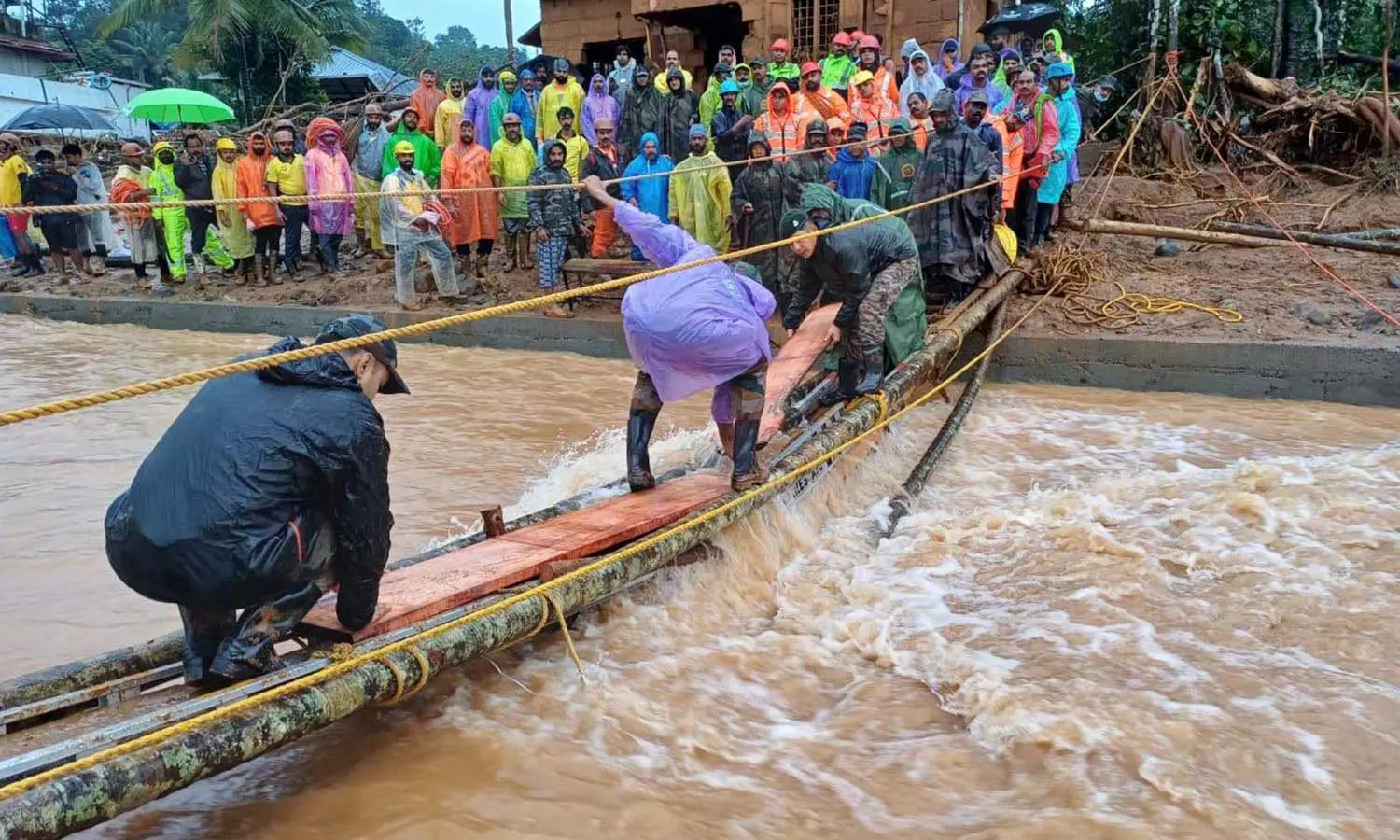 Rain in disaster area, temporary bridge sinks; The rescue mission is difficult, latest news malayalam ദുരന്തഭൂമിയിൽ മഴ, താത്കാലിക പാലം മുങ്ങി ; രക്ഷാദൗത്യം ദുഷ്കരം Rain in disaster area, temporary bridge sinks; The rescue mission is difficult, latest news malayalam ദുരന്തഭൂമിയിൽ മഴ, താത്കാലിക പാലം മുങ്ങി ; രക്ഷാദൗത്യം ദുഷ്കരം