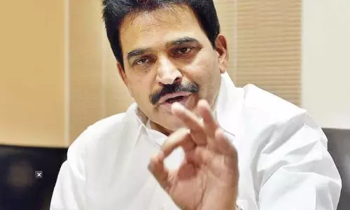 കലക്കവെള്ളത്തിൽ മീൻപിടിക്കുന്നു...; വിവാദമുണ്ടാക്കേണ്ട സമയമല്ലെന്ന് കെ.സി വേണുഗോപാൽ കലക്കവെള്ളത്തിൽ മീൻപിടിക്കുന്നു...; വിവാദമുണ്ടാക്കേണ്ട സമയമല്ലെന്ന് കെ.സി വേണുഗോപാൽ